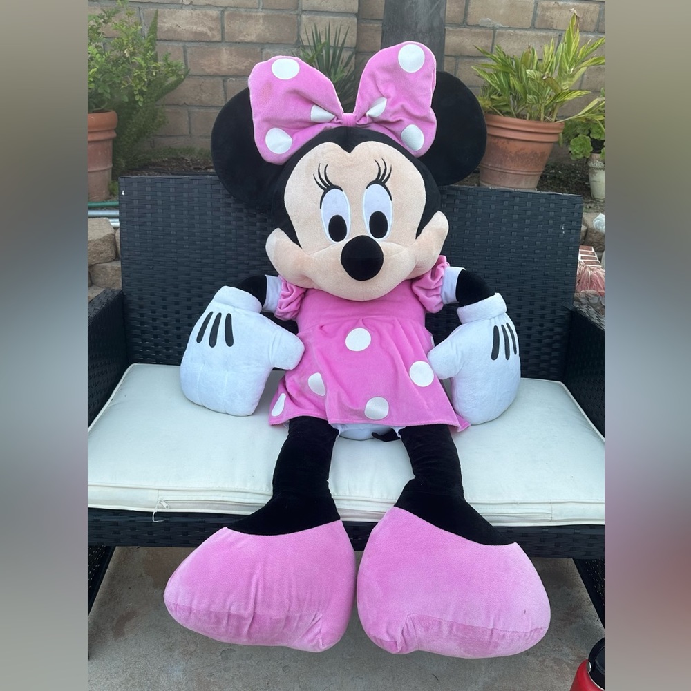 ❌SOLD❌ Minnie Mouse Jumbo 48inch Plush